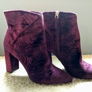 🌼 Velvet purple bootie heel